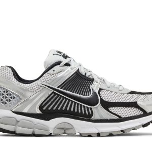 nike air zoom vomero 5 metallic silver black fj4 0 6585.jpeg